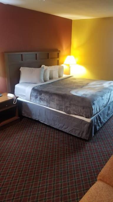 Hotel 2 Queens Hotel Room 228 Wi-Fi Booking スティルウォーター エクステリア 写真